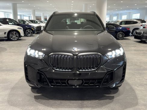New 2026 BMW X5 xDrive50e image 2