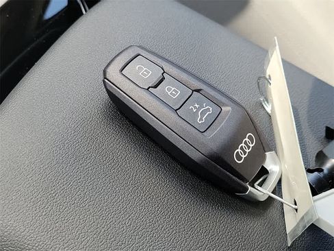 New 2025 Audi Q6 e-tron Premium Plus image 28