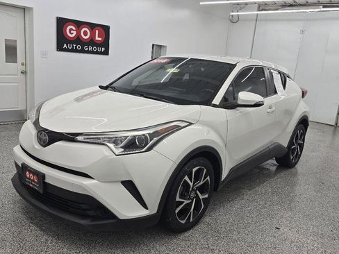 Used 2018 Toyota C-HR XLE image 4