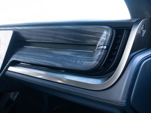 Used 2022 Rivian R1T Adventure image 12