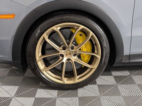 Certified 2024 Porsche Cayenne Turbo GT AWD/4WD image 11