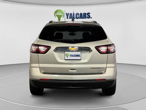 Used 2016 Chevrolet Traverse LT w/ Style and Technology Package FWD image 4