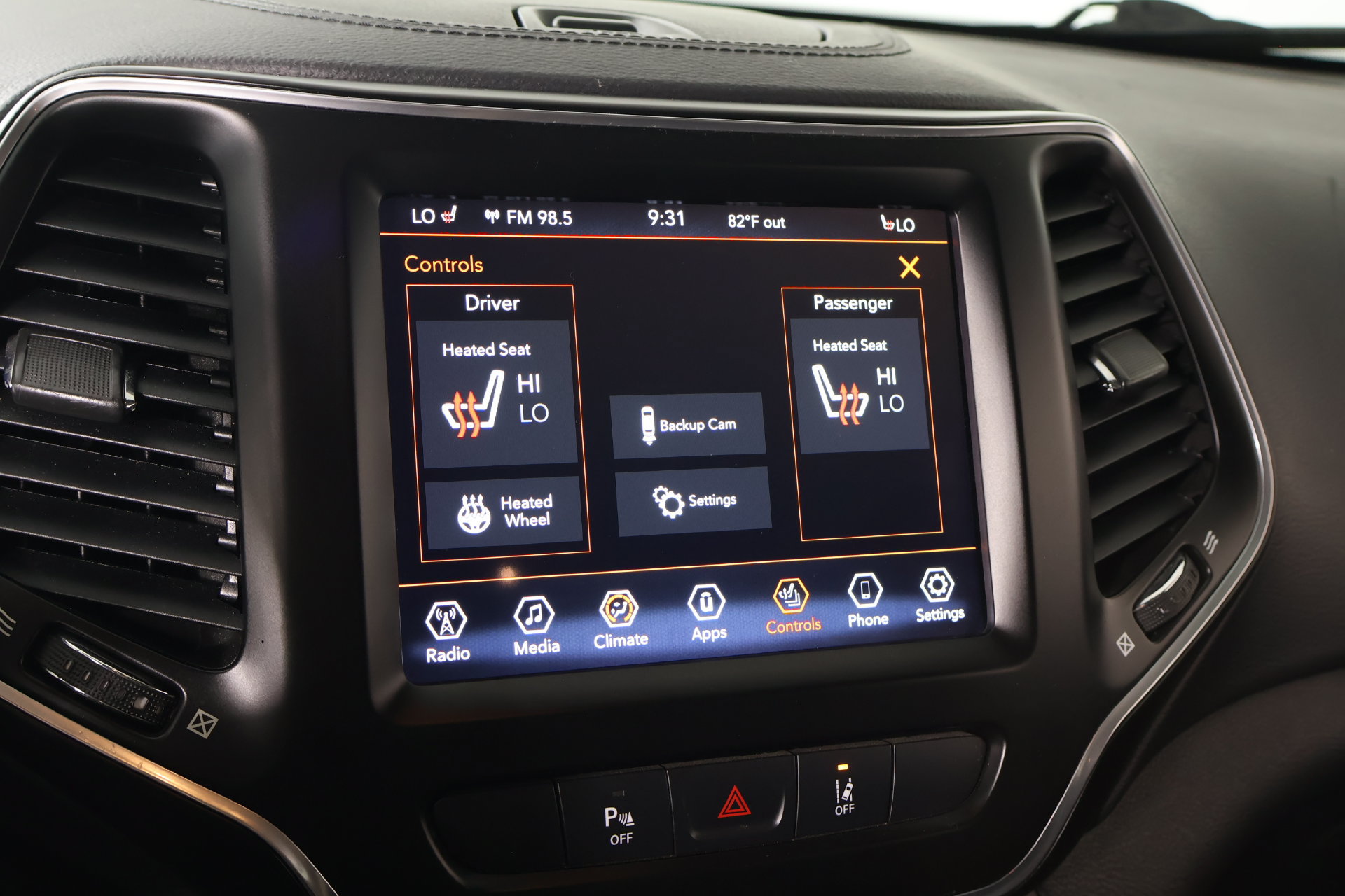 Used 2021 Jeep Cherokee Latitude Lux w/ Comfort/Convenience Group FWD image 7
