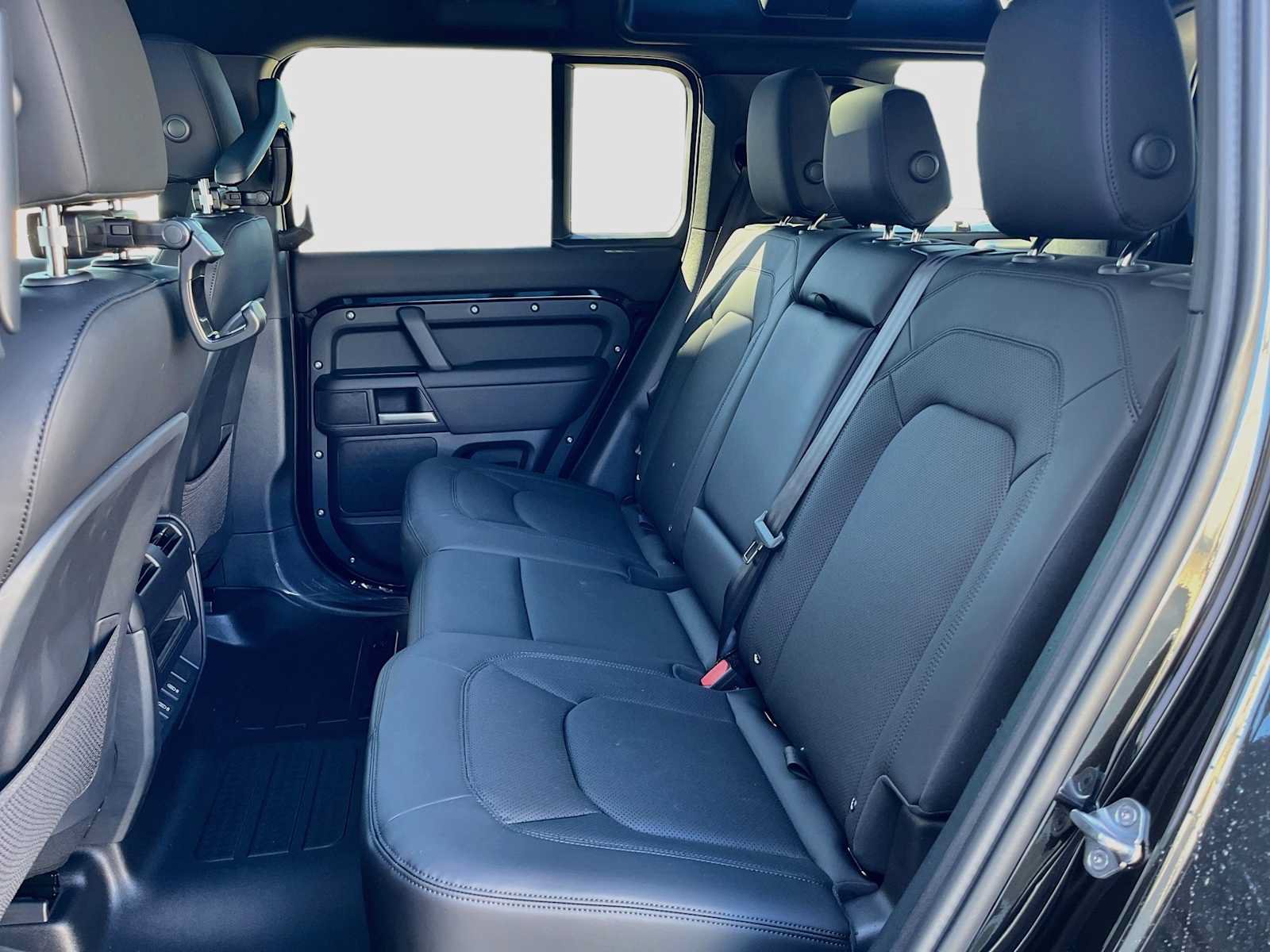New 2026 Land Rover Defender 110 X-Dynamic SE AWD/4WD image 17