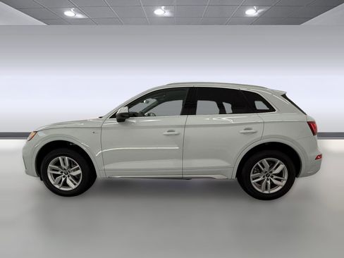 Used 2022 Audi Q5 2.0T Premium w/ Convenience Package AWD/4WD image 2