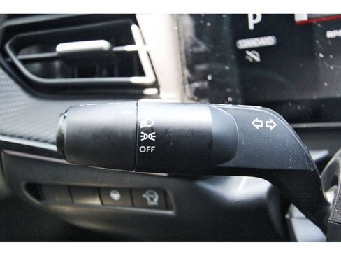 Used 2025 Nissan Kicks SR FWD image 11