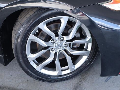 Used 2014 Nissan 370Z Coupe RWD image 3