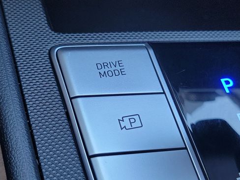Certified 2025 Hyundai Elantra SE FWD image 16