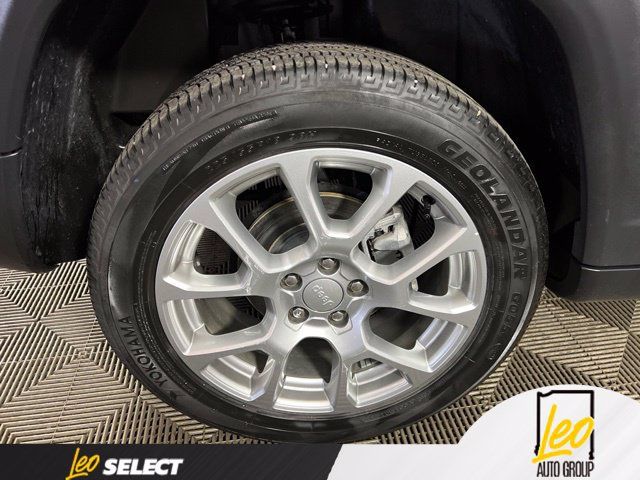 Used 2023 Jeep Compass Latitude w/ Sun and Sound Group AWD/4WD image 25