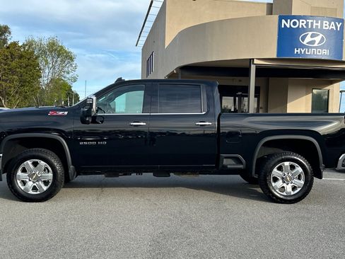 Used 2022 Chevrolet Silverado 2500 LTZ w/ LTZ Premium Package AWD/4WD image 8