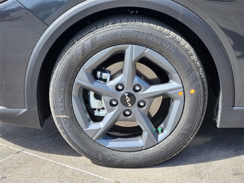 New 2026 Kia K4 LXS image 7