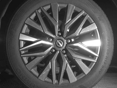 Used 2025 Nissan Altima 2.5 SV image 14