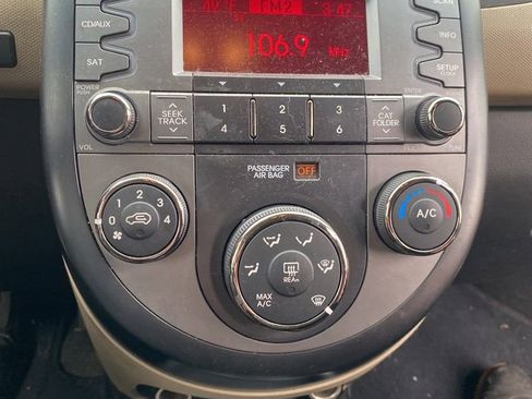 Used 2011 Kia Soul ! image 26