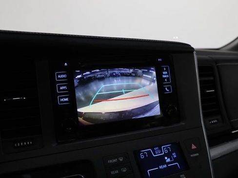 Used 2017 Toyota Sienna SE w/ SE Preferred Package FWD image 24