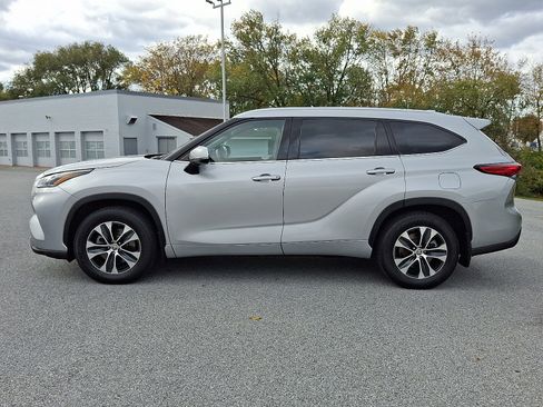 Certified 2021 Toyota Highlander XLE image 4