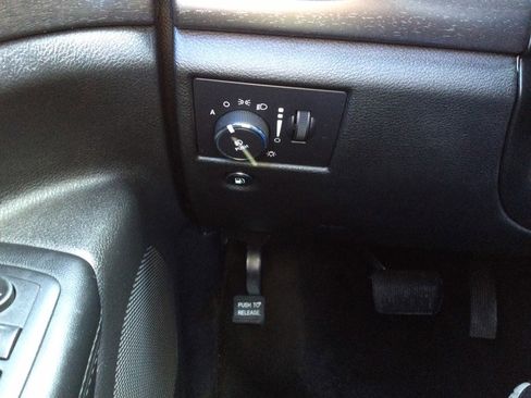 Used 2015 Jeep Grand Cherokee Altitude image 19