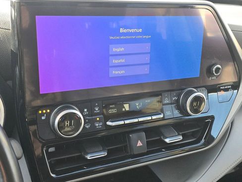 Used 2023 Toyota Highlander XLE AWD/4WD image 22
