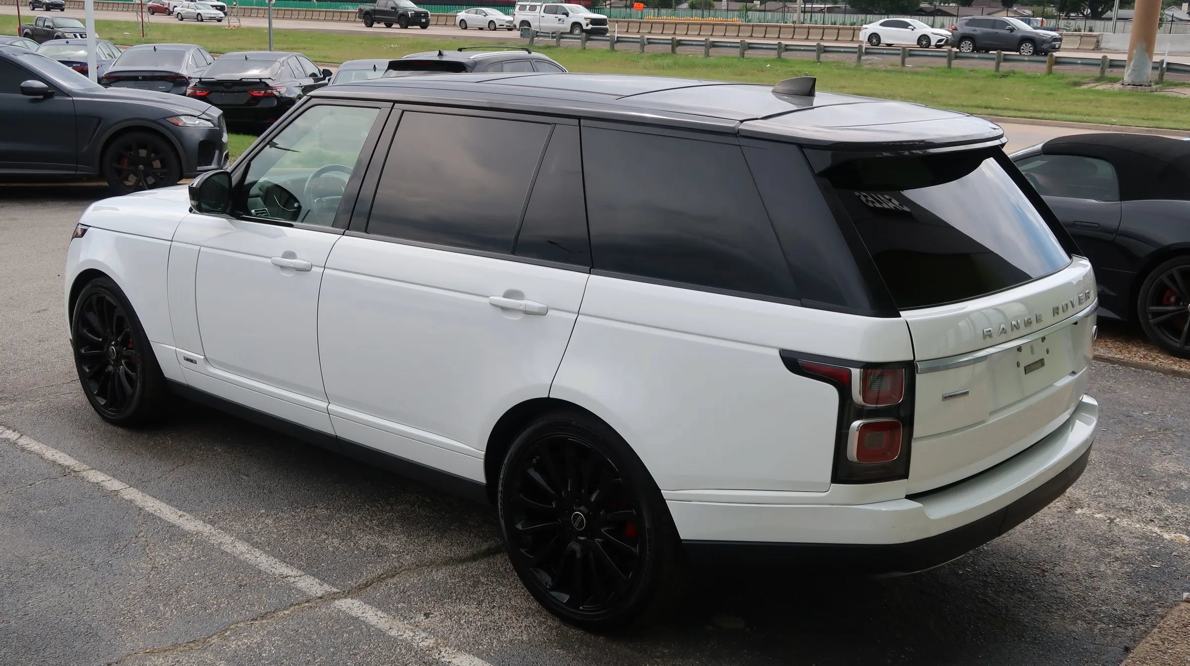 Used 2018 Land Rover Range Rover Long Wheelbase Supercharged AWD/4WD image 12