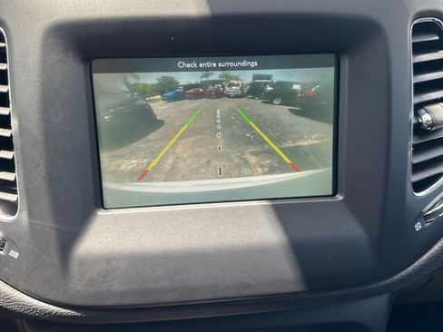 Used 2019 Jeep Compass Latitude FWD image 22