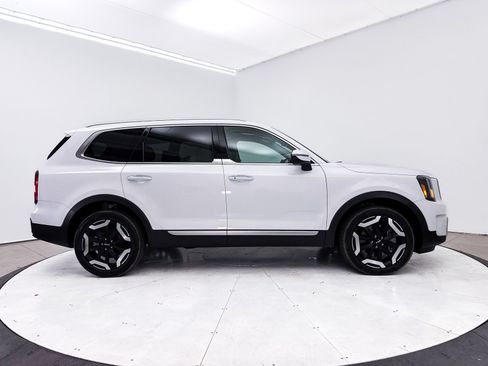 Used 2025 Kia Telluride S FWD image 43