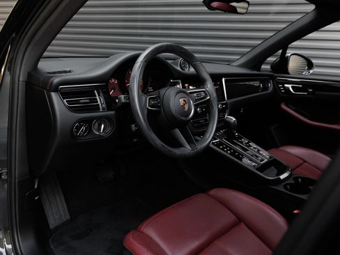 Certified 2023 Porsche Macan S AWD/4WD image 4