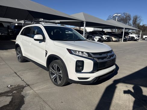 Used 2021 Mitsubishi Outlander Sport ES image 1