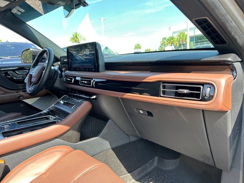 Used 2025 Lincoln Aviator Reserve w/ Equipment Group 201A AWD/4WD image 15