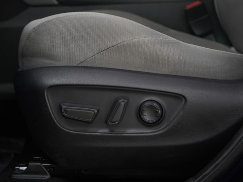 Used 2021 Toyota Venza LE image 22