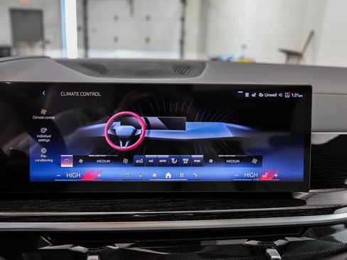 New 2026 BMW X5 xDrive40i w/ M Sport Package AWD/4WD image 18