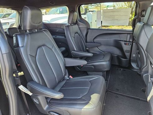 New 2026 Chrysler Pacifica Select image 29