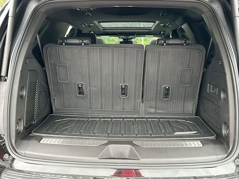 Used 2024 GMC Yukon AT4 w/ AT4 Premium Package AWD/4WD image 16