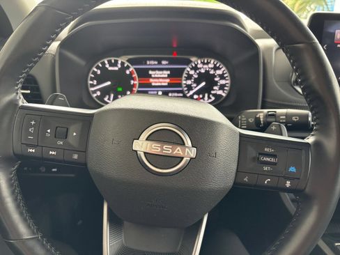 Used 2025 Nissan Rogue SV FWD image 29