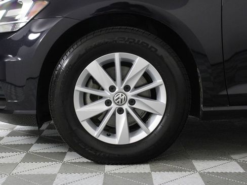 Used 2019 Volkswagen Golf S FWD image 27