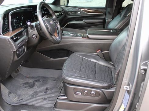 Used 2021 Cadillac Escalade Premium Luxury Platinum image 17