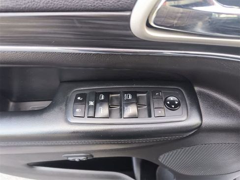 Used 2020 Jeep Grand Cherokee Limited w/ Luxury Group II image 13