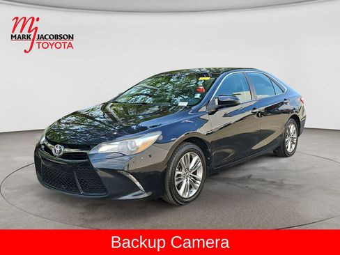 Used 2017 Toyota Camry SE FWD image 1