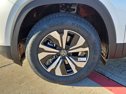 New 2026 Volkswagen Atlas SE image 5