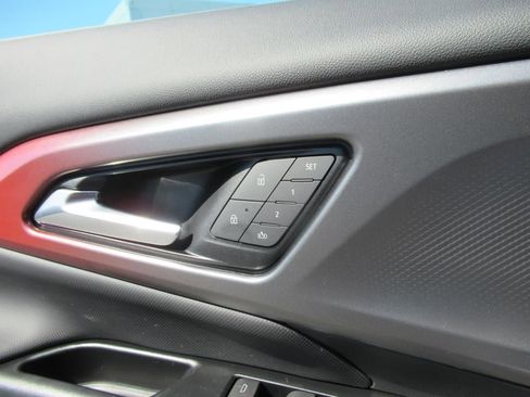 New 2025 Chevrolet Equinox EV RS w/ Convenience Package II image 29