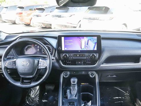 Used 2024 Toyota Grand Highlander AWD Hybrid image 10