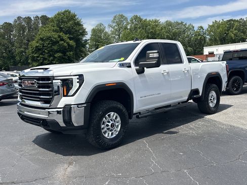 Used 2024 GMC Sierra 2500 SLE w/ SLE Value Package; AWD/4WD image 4