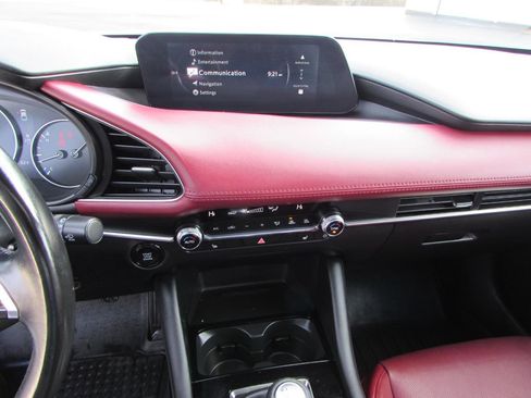 Used 2025 MAZDA MAZDA3 2.5 S Hatchback w/ Premium Pkg image 19