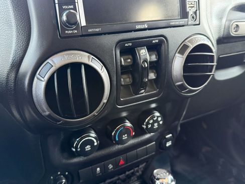 Used 2018 Jeep Wrangler Unlimited Sport S image 36