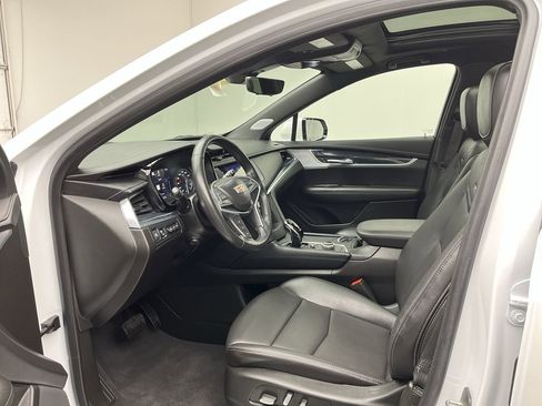 Certified 2023 Cadillac XT5 Premium Luxury w/ Technology Package image 3