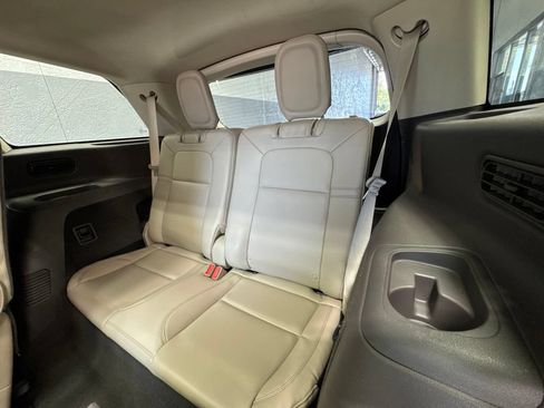 Used 2022 Lincoln Aviator AWD w/ Premium Package image 27