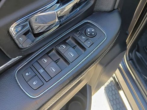 Used 2015 RAM 1500 Laramie w/ Convenience Group image 10