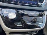 Used 2023 Chrysler Pacifica Touring-L image 6
