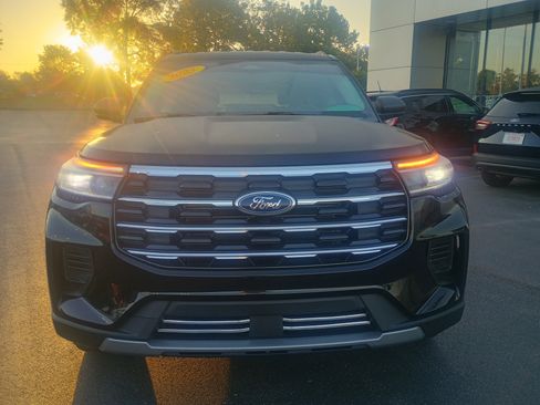 Certified 2025 Ford Explorer Active image 2
