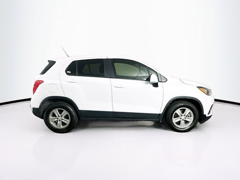 Used 2022 Chevrolet Trax LS w/ Tint and Cruise Package FWD image 10