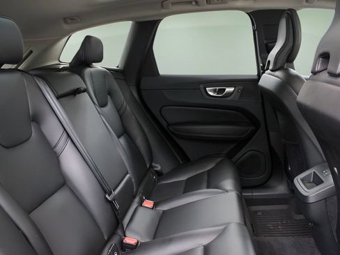 Used 2023 Volvo XC60 B5 Core w/ Climate Package AWD/4WD image 26