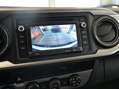 Used 2019 Toyota Tacoma SR5 AWD/4WD image 18